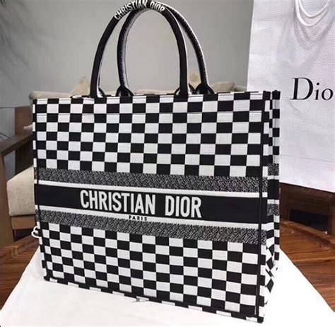 dior tote ss18